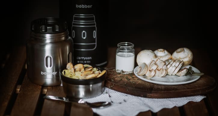 Ваша вкусная паста феттучини с шампиньонами в сливочном соусе готова!